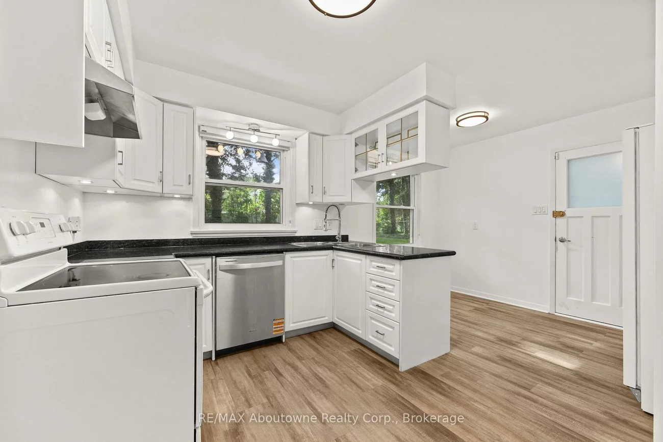 24, Valloncliffe, Bayview Glen, Markham