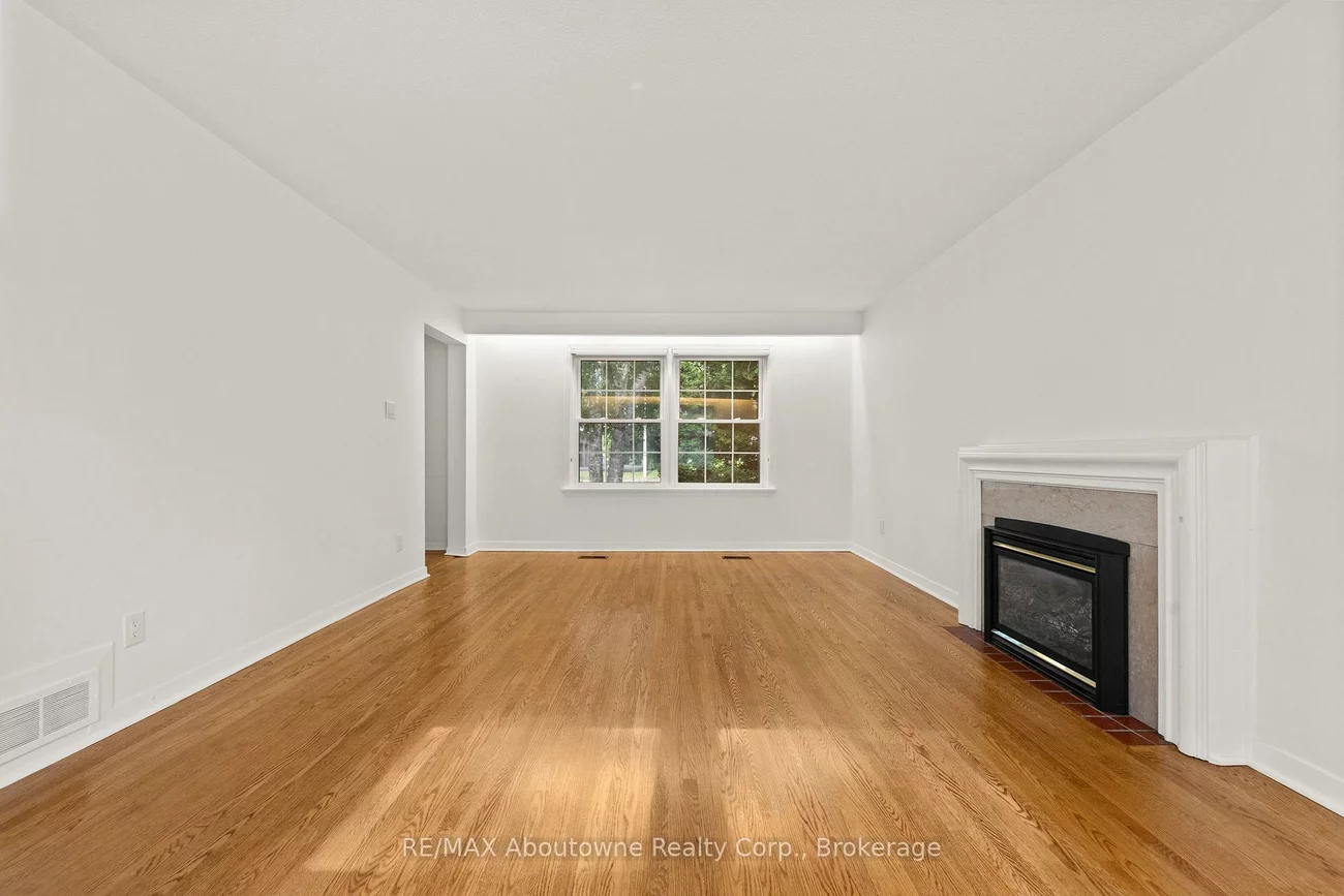 24, Valloncliffe, Bayview Glen, Markham
