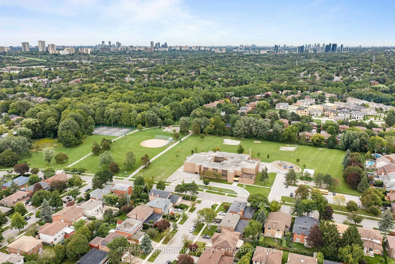 24, Valloncliffe, Bayview Glen, Markham