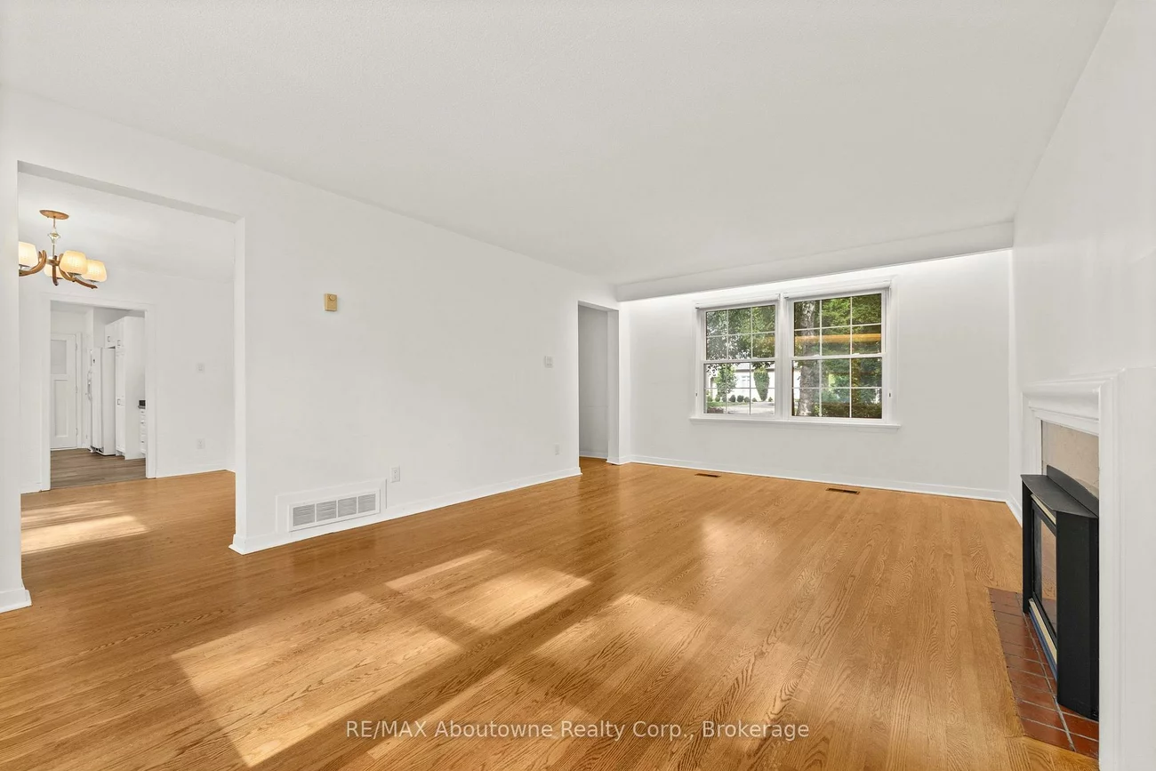 24, Valloncliffe, Bayview Glen, Markham