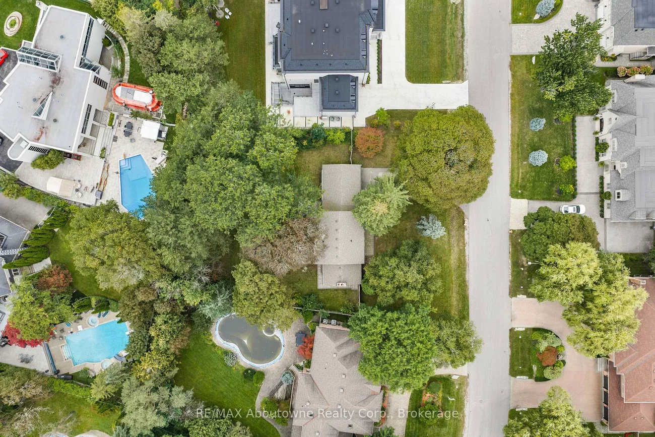 24, Valloncliffe, Bayview Glen, Markham