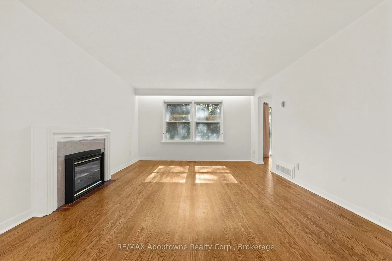 24, Valloncliffe, Bayview Glen, Markham