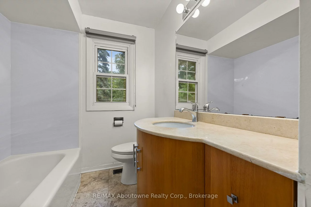 24, Valloncliffe, Bayview Glen, Markham