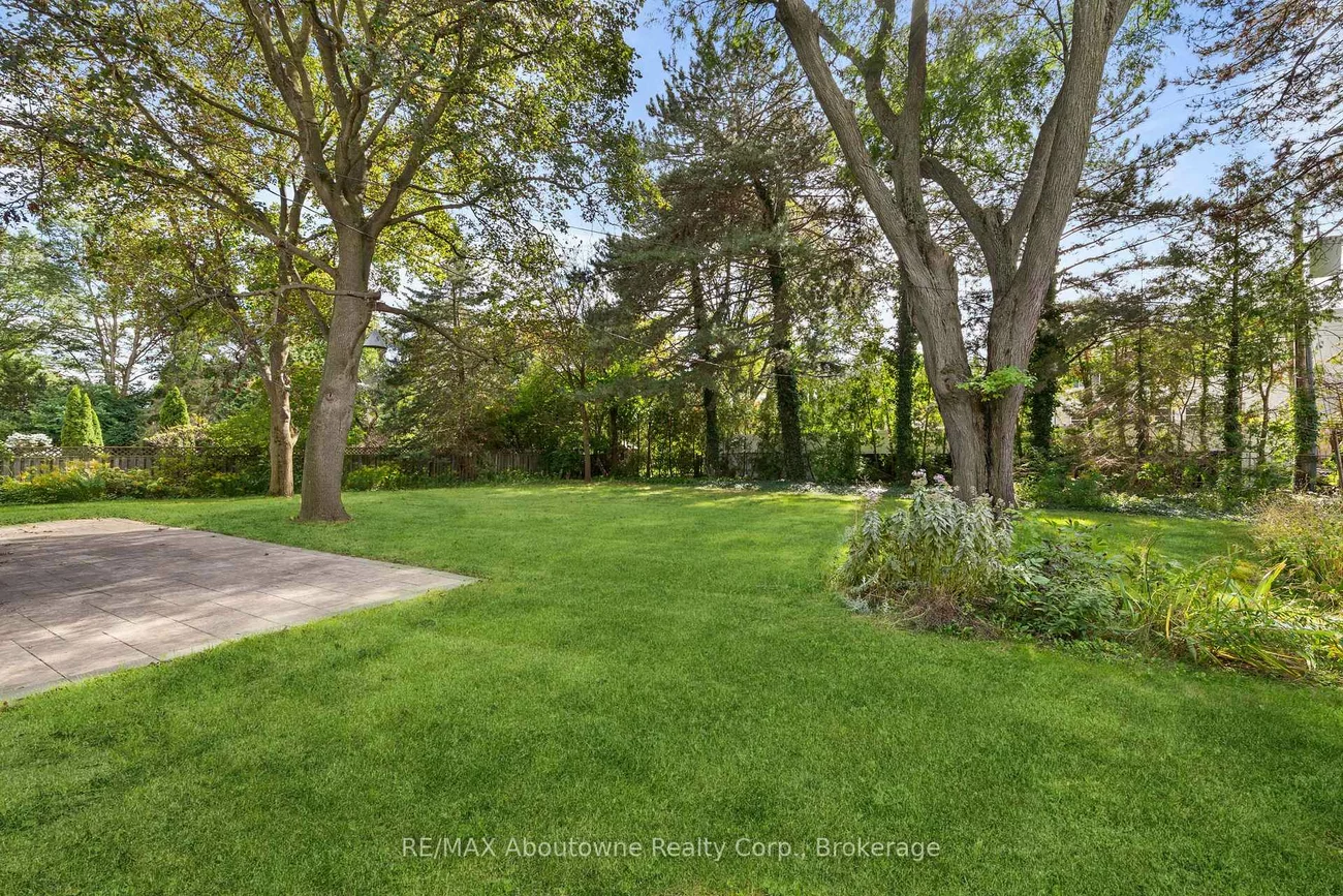 24, Valloncliffe, Bayview Glen, Markham