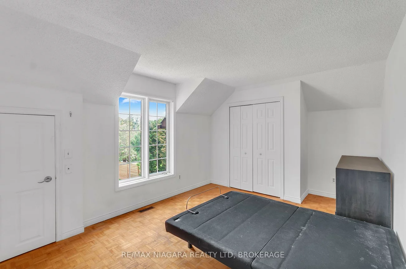 7849, Ninth, Box Grove, Markham