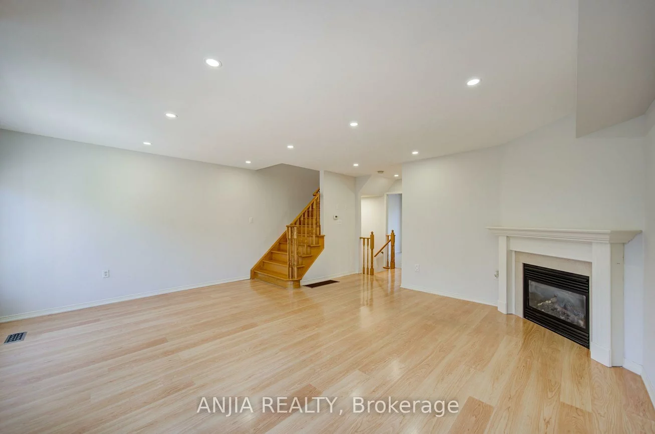 66, Prince Charles, Berczy, Markham