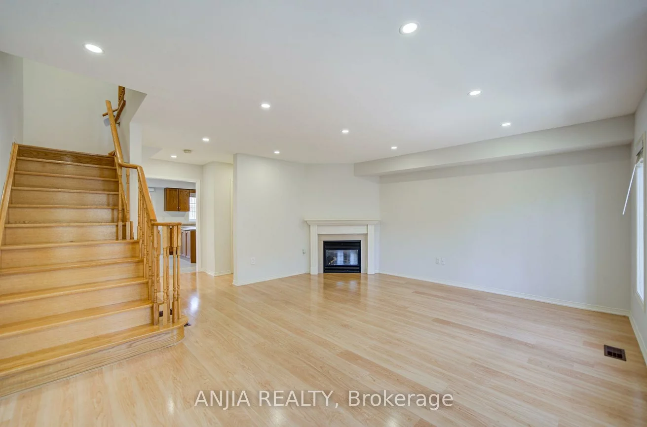 66, Prince Charles, Berczy, Markham