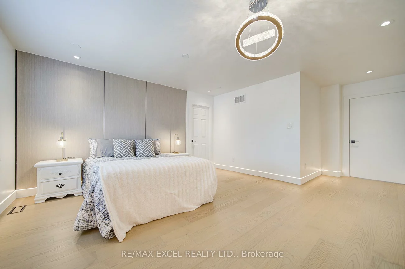 8, Hollylane, Berczy, Markham