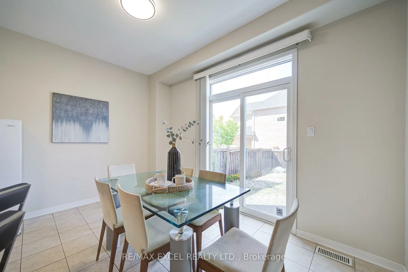 8, Hollylane, Berczy, Markham