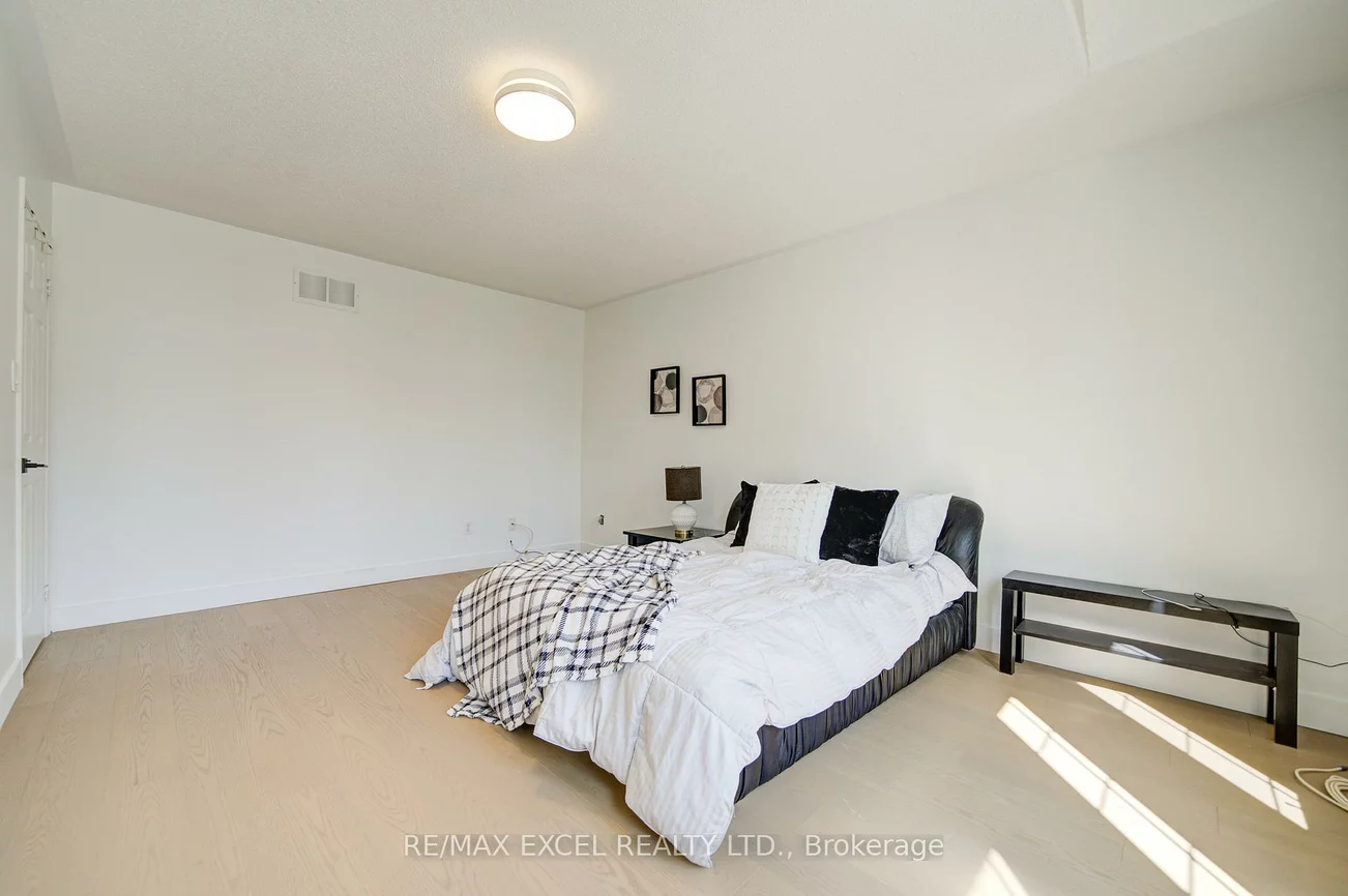 8, Hollylane, Berczy, Markham