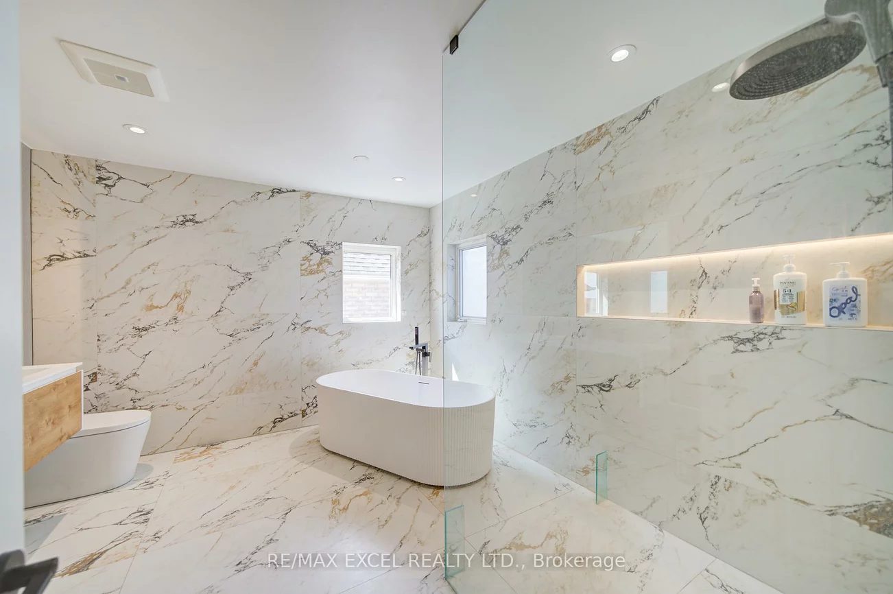 8, Hollylane, Berczy, Markham