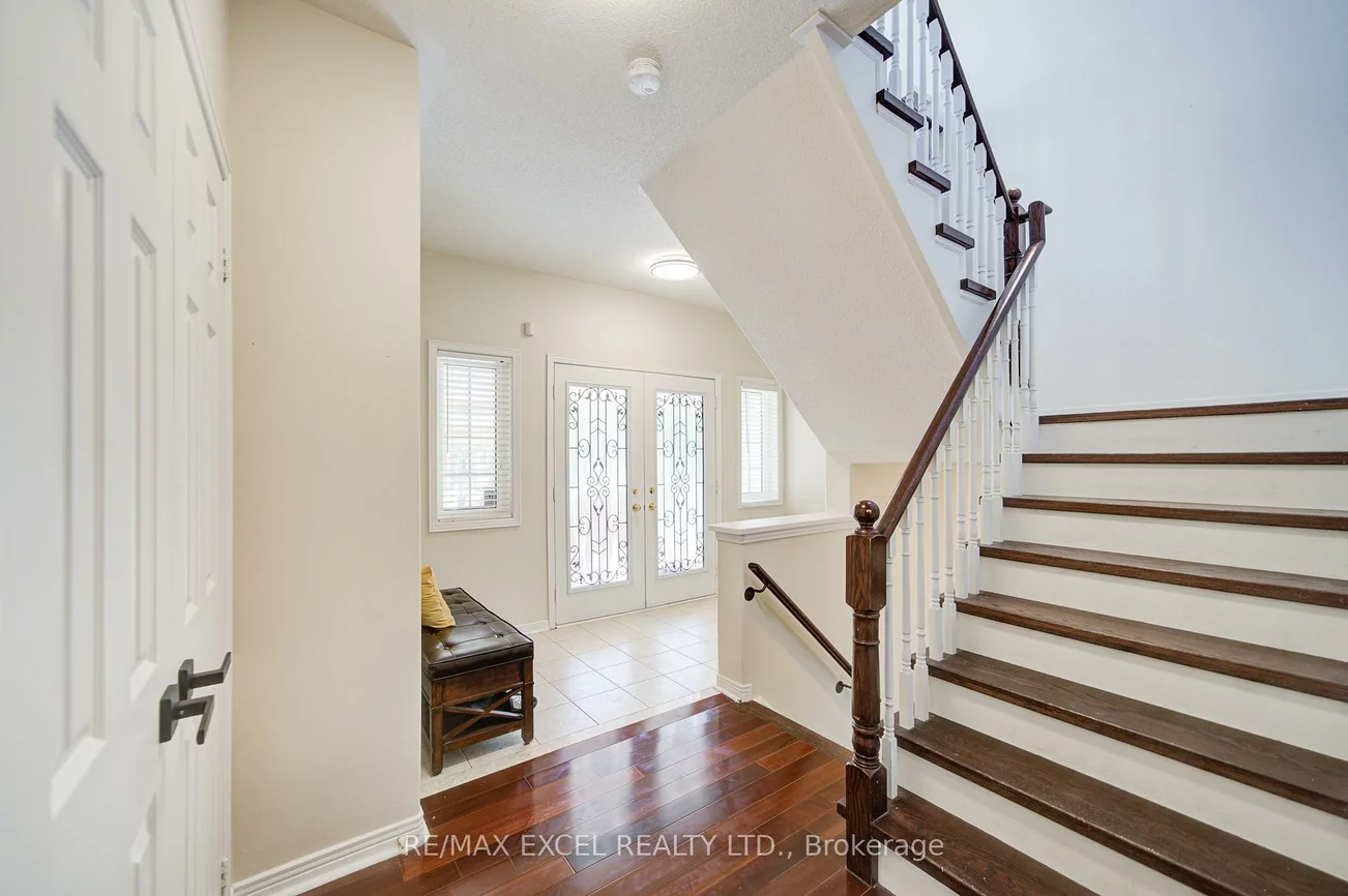 8, Hollylane, Berczy, Markham