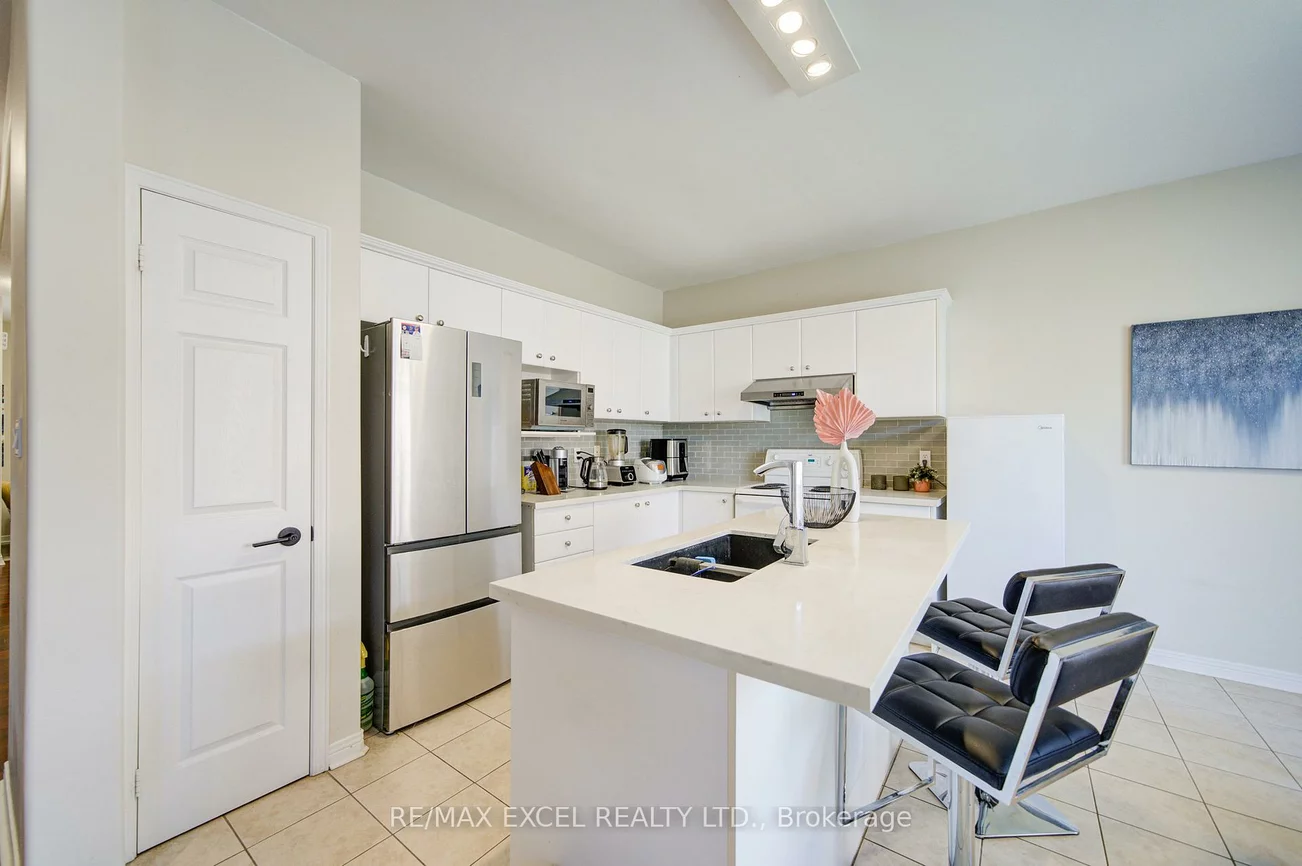 8, Hollylane, Berczy, Markham