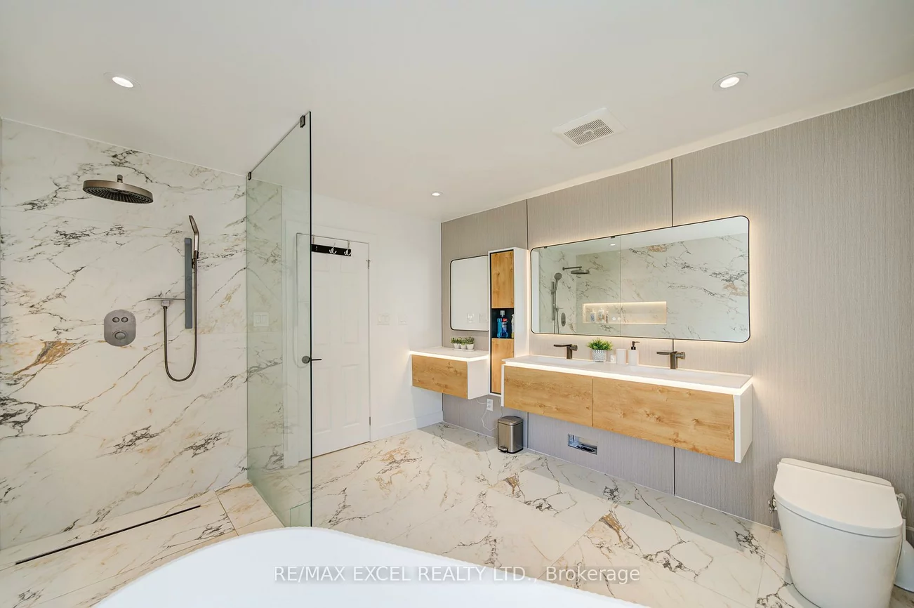 8, Hollylane, Berczy, Markham