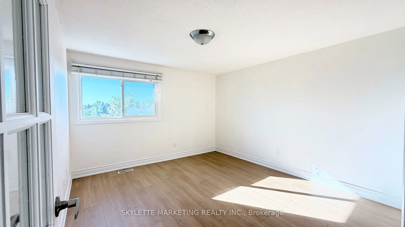 30, Ascot, Milliken Mills West, Markham