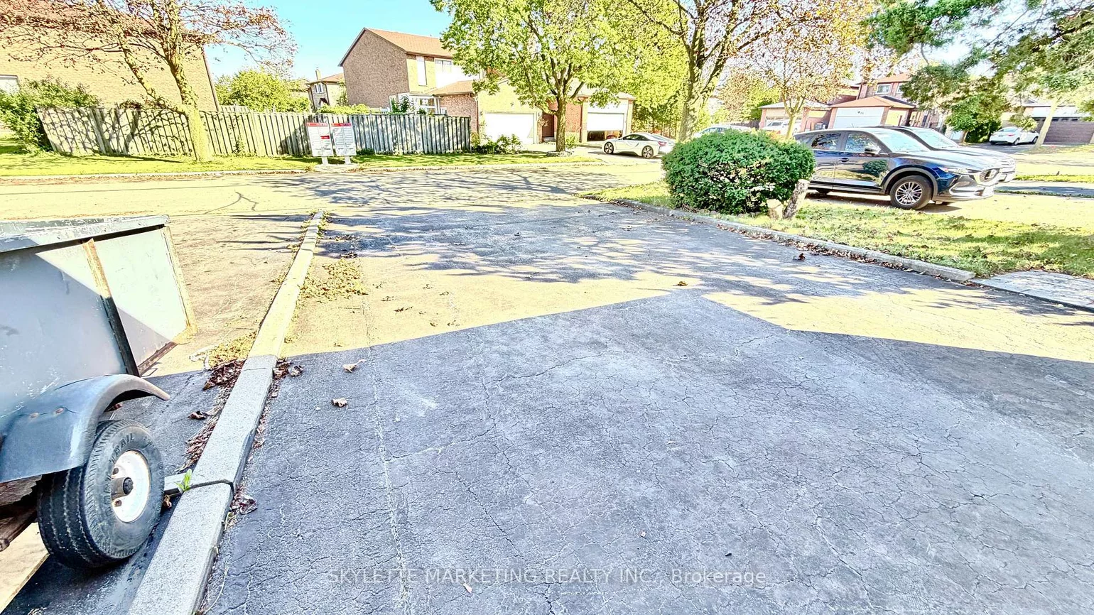 30, Ascot, Milliken Mills West, Markham
