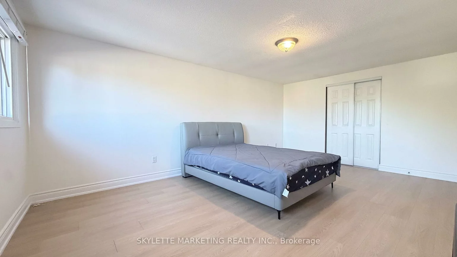 30, Ascot, Milliken Mills West, Markham