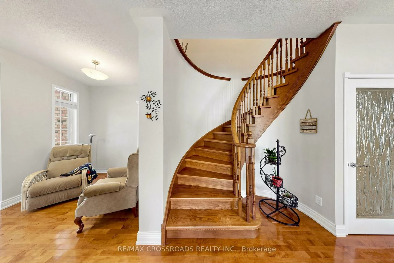 37, Queen's Plate, Angus Glen, Markham