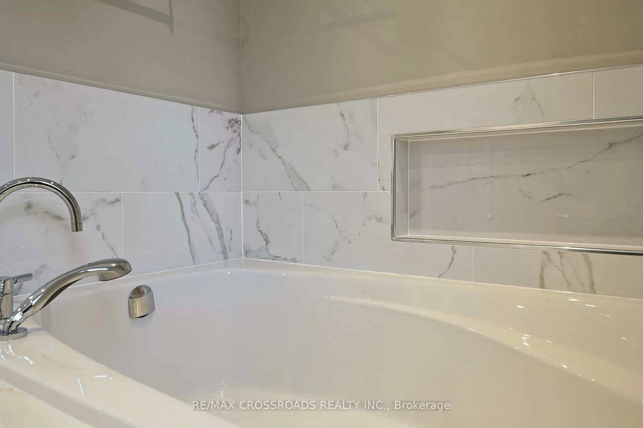 37, Queen's Plate, Angus Glen, Markham