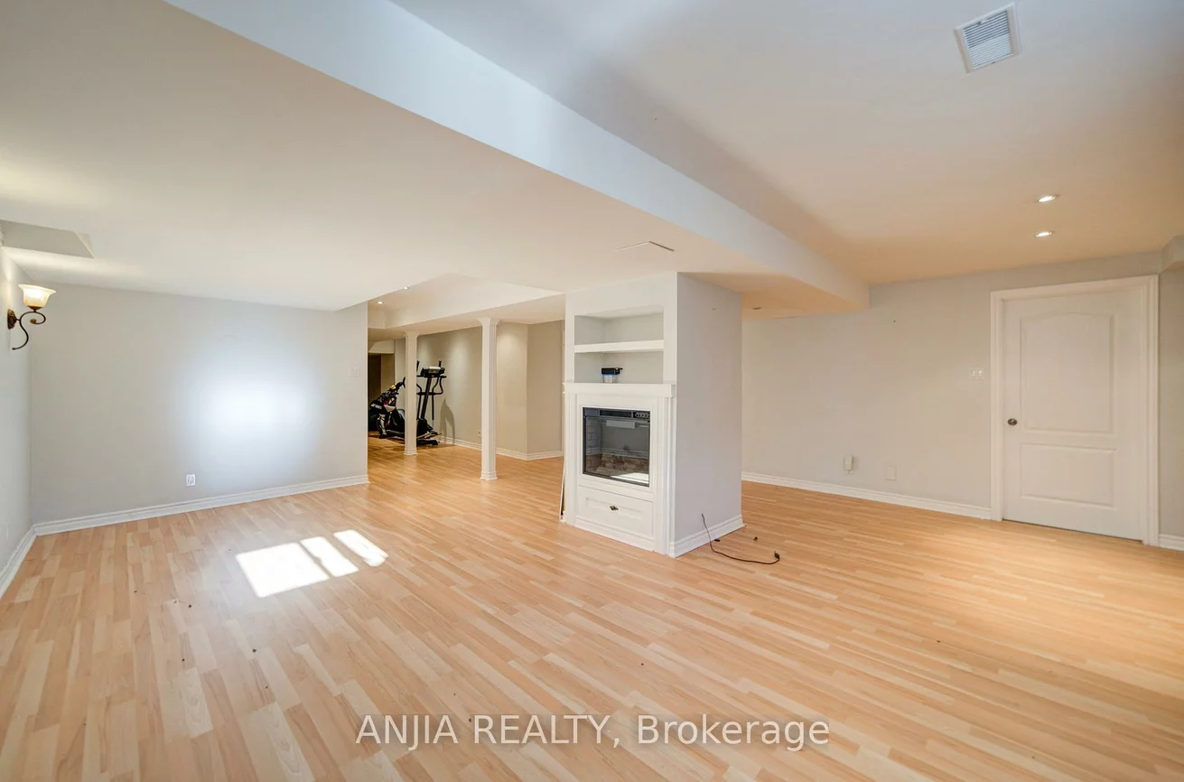 16, Forest Manor, Wismer, Markham