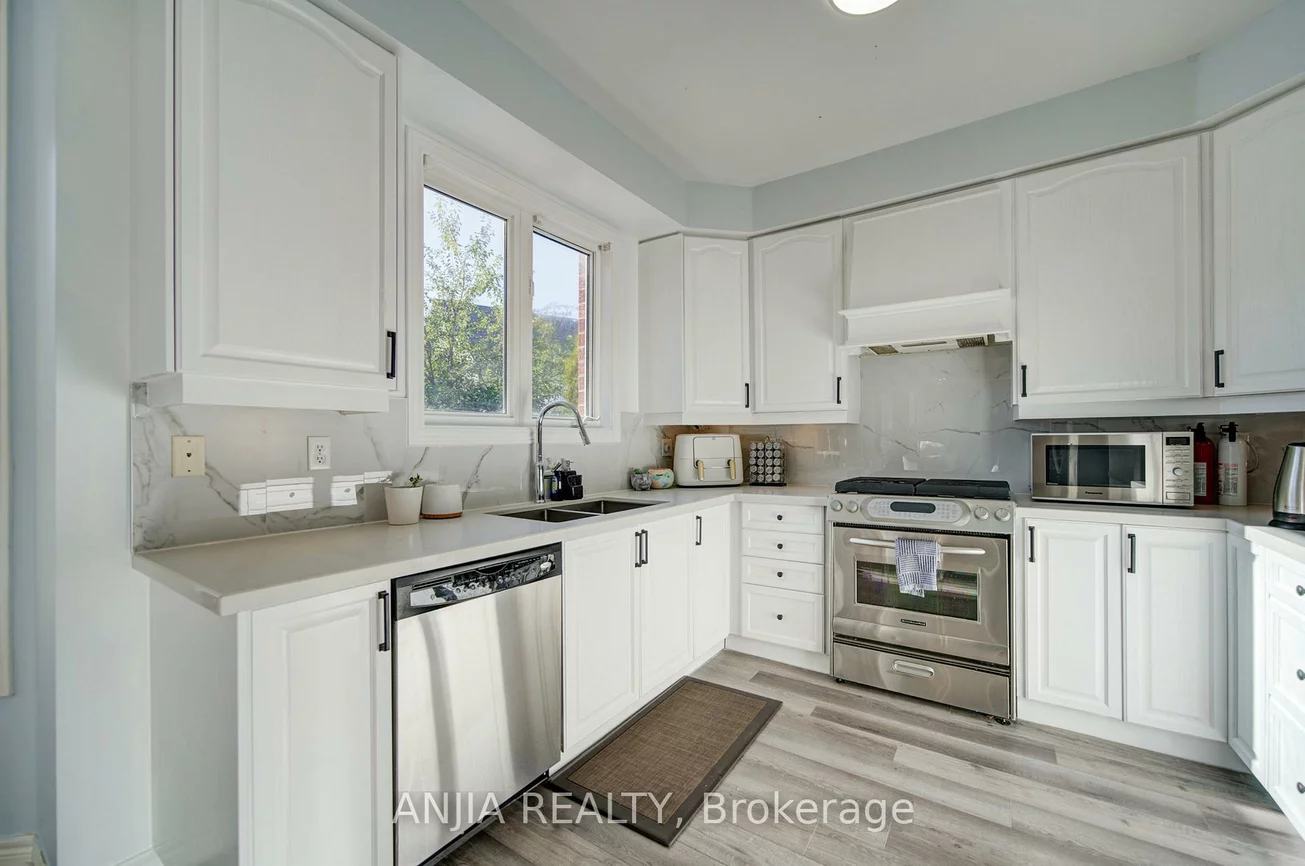 16, Forest Manor, Wismer, Markham