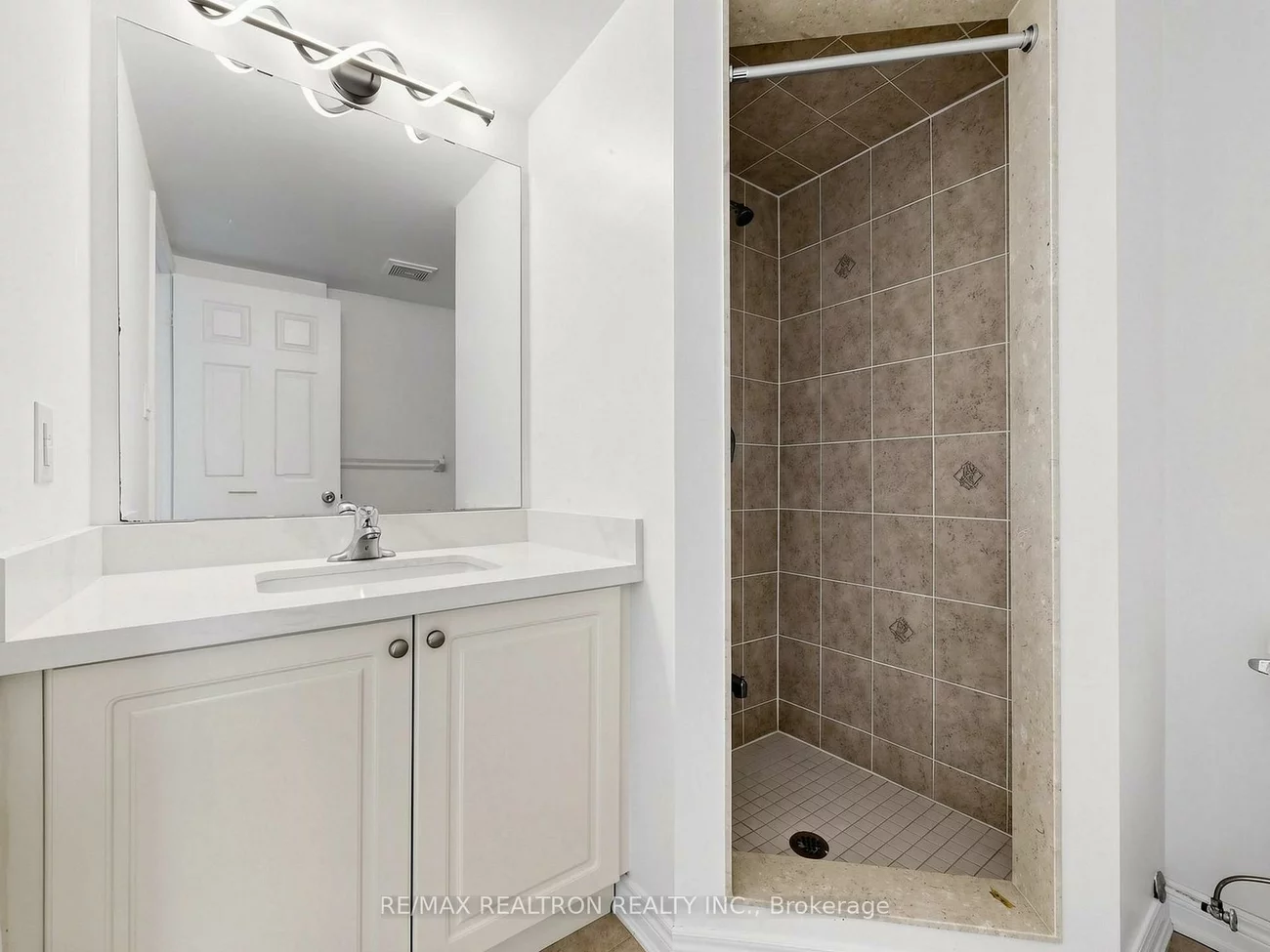71, Dundas, Greensborough, Markham