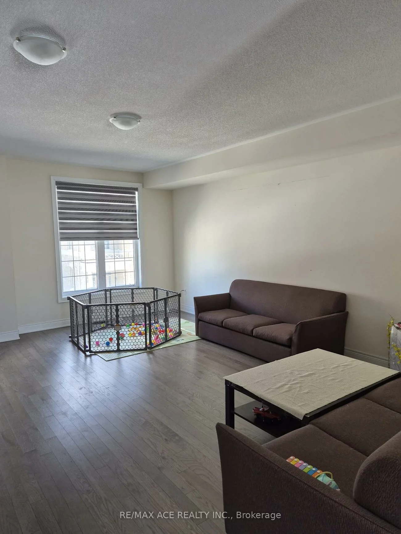 32, Andress, Cedarwood, Markham