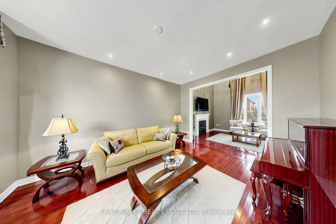 25, Reflection, Cathedraltown, Markham