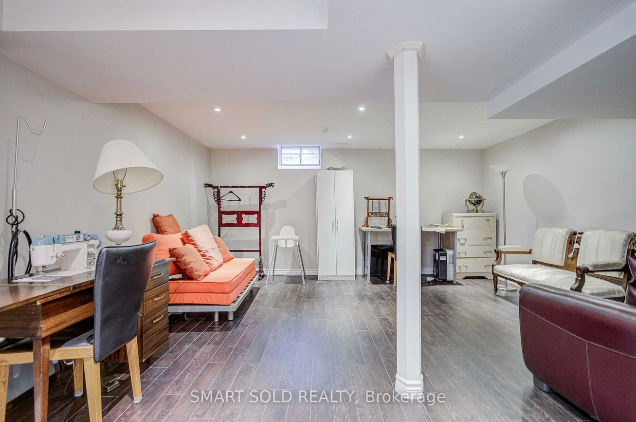 70, Connery, Middlefield, Markham