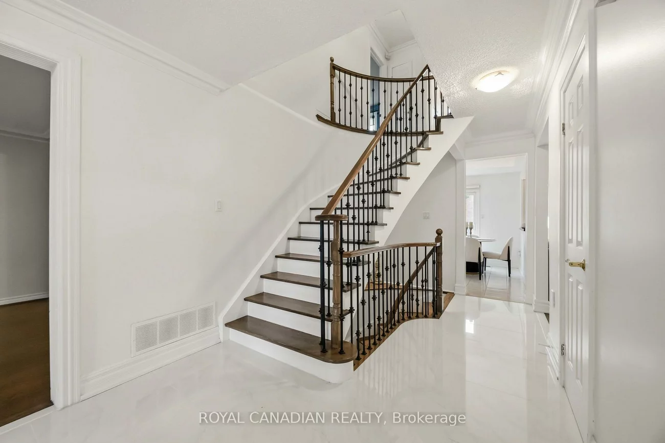 135, Tilman, Markham Village, Markham