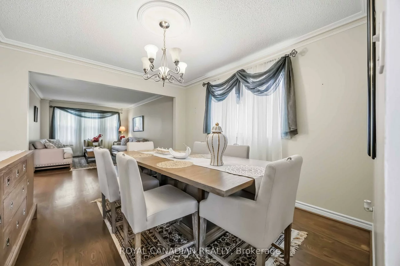 135, Tilman, Markham Village, Markham