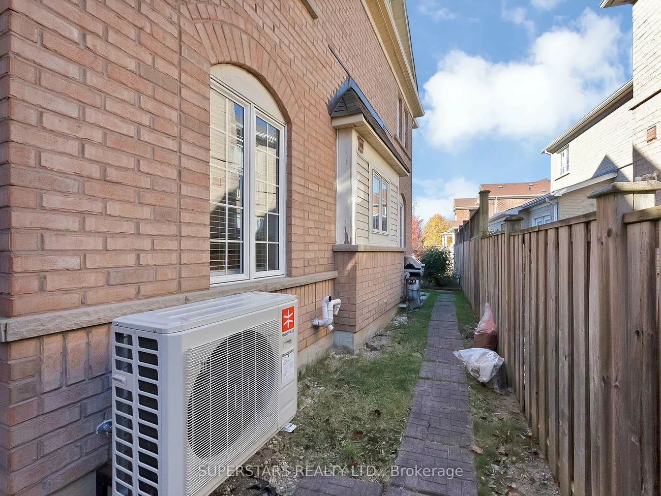 512, Bur Oak, Berczy, Markham