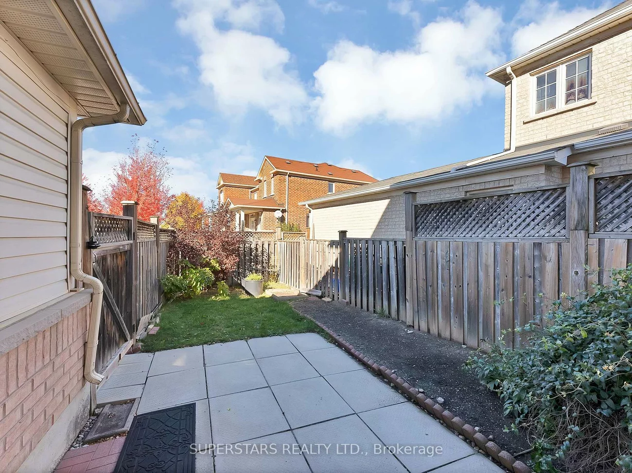 512, Bur Oak, Berczy, Markham