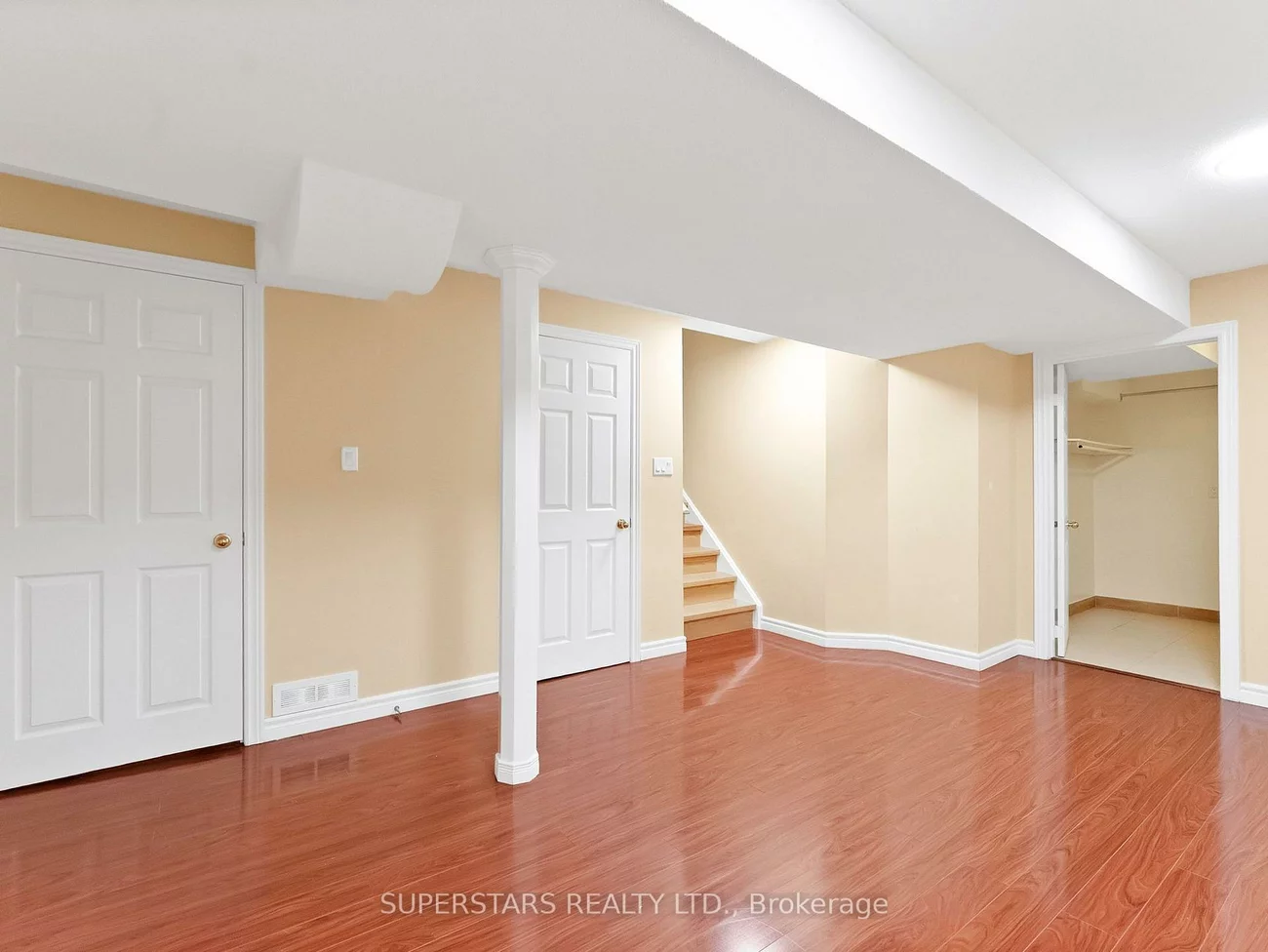 512, Bur Oak, Berczy, Markham