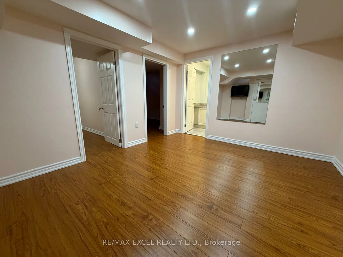 15, Zeng Cheng, Victoria Square, Markham