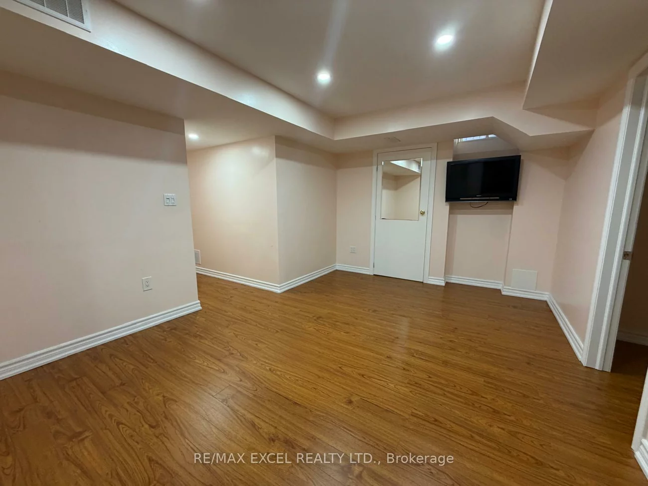 15, Zeng Cheng, Victoria Square, Markham