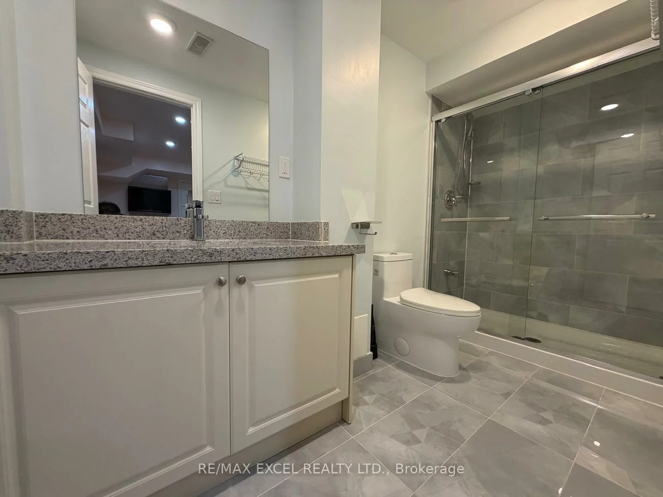 15, Zeng Cheng, Victoria Square, Markham