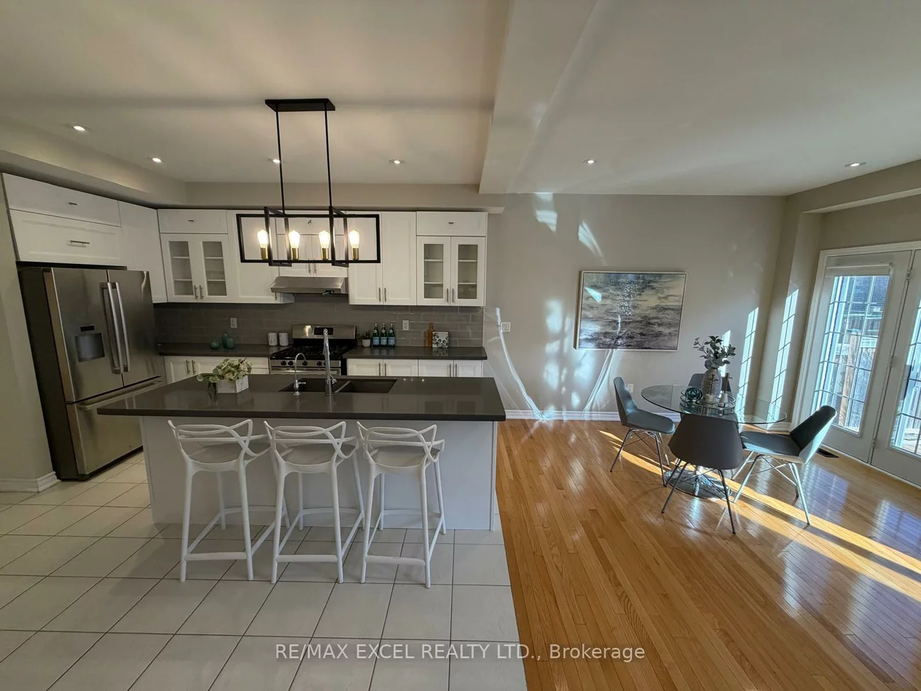 15, Zeng Cheng, Victoria Square, Markham