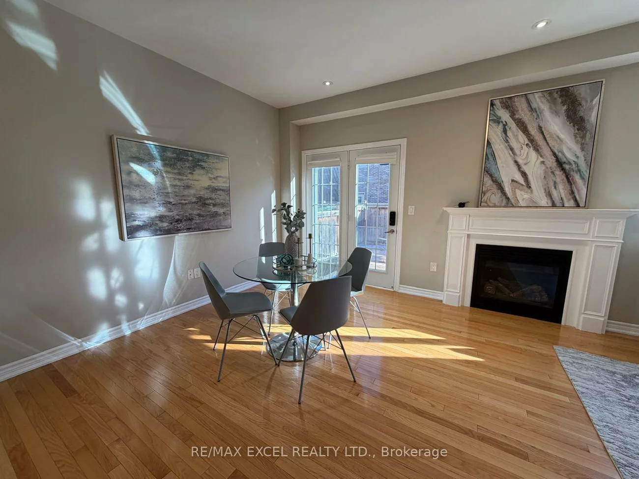 15, Zeng Cheng, Victoria Square, Markham