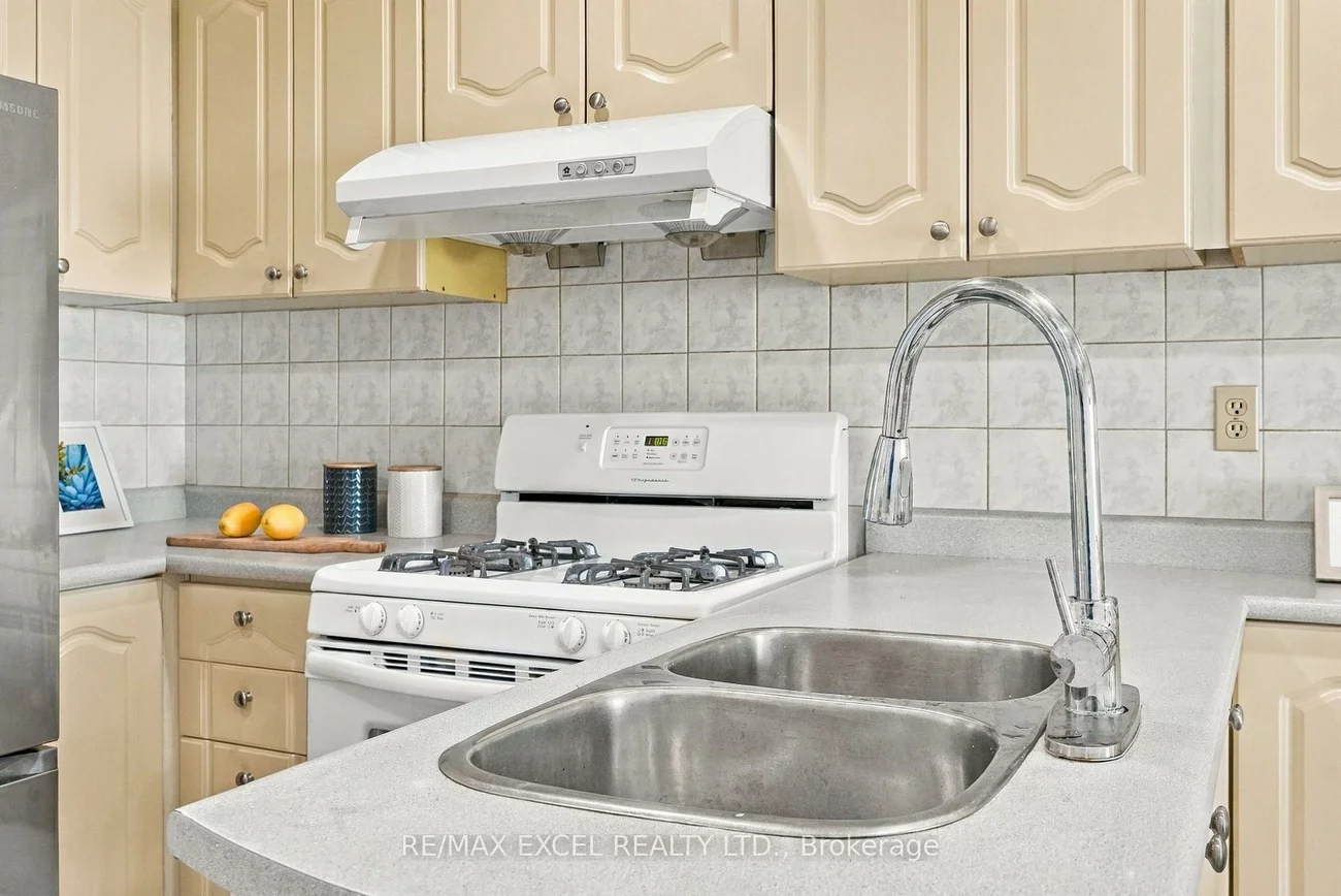 97, Tangmere, Milliken Mills East, Markham