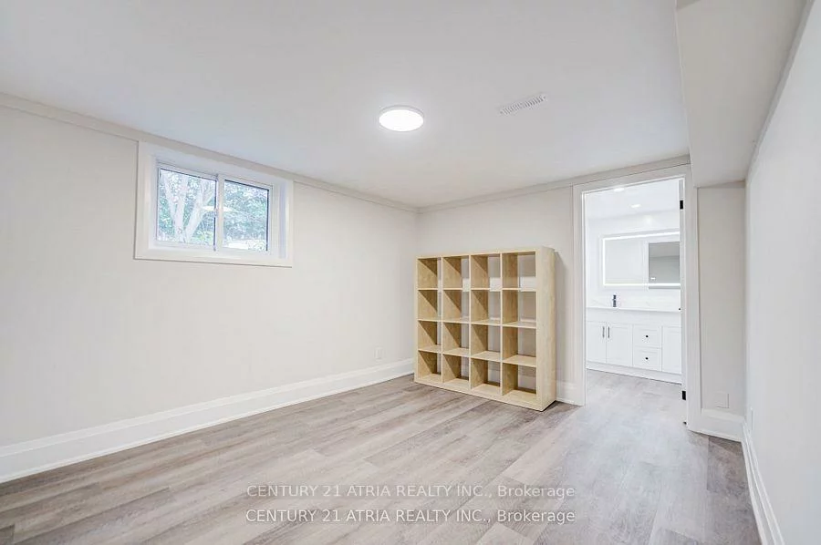 33, Sir Brandiles, Markham Village, Markham