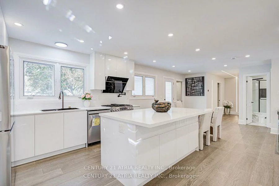 33, Sir Brandiles, Markham Village, Markham