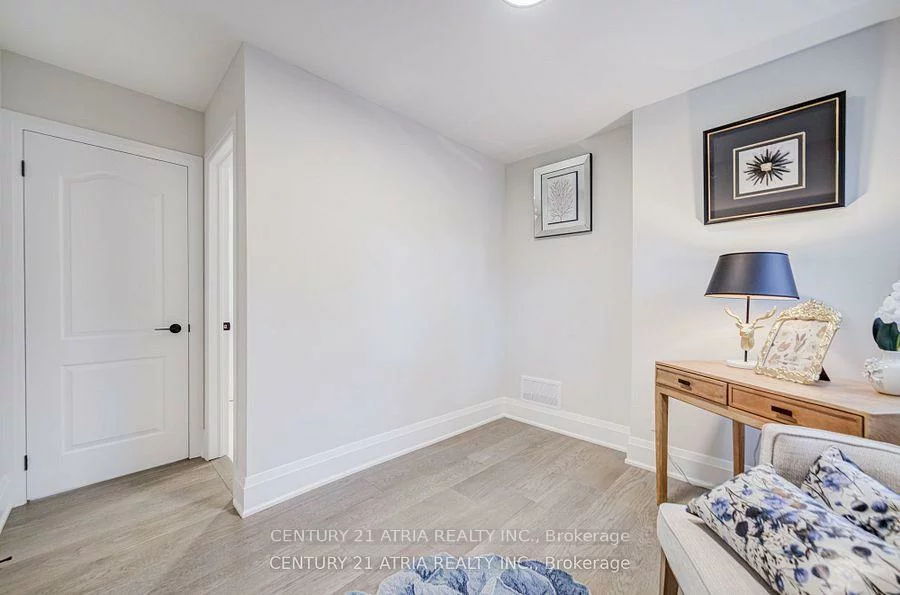 33, Sir Brandiles, Markham Village, Markham