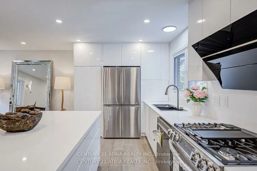 33, Sir Brandiles, Markham Village, Markham