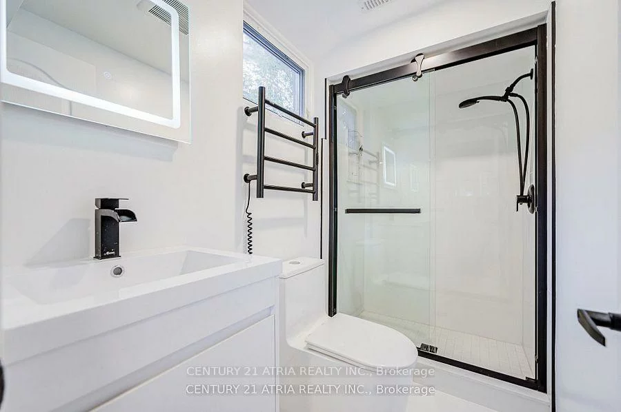 33, Sir Brandiles, Markham Village, Markham