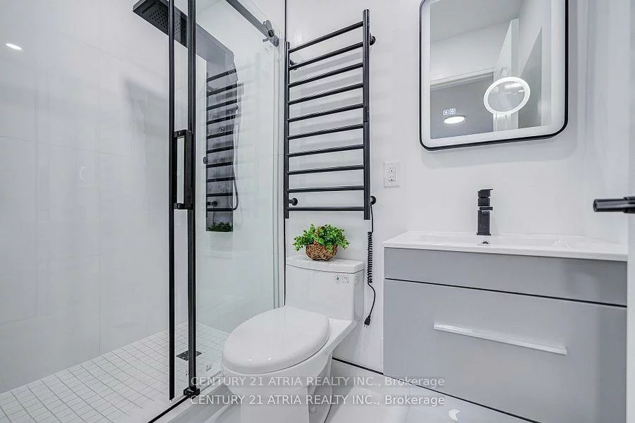 33, Sir Brandiles, Markham Village, Markham