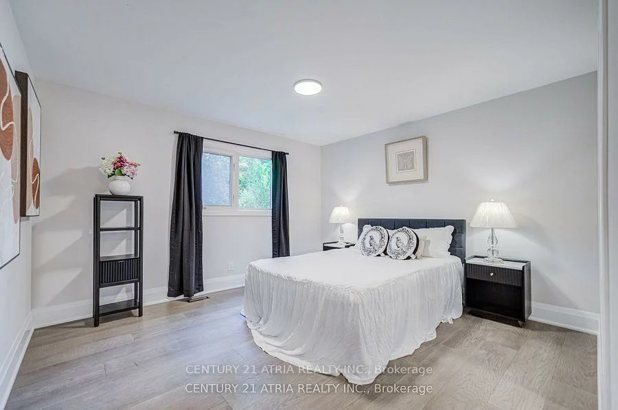 33, Sir Brandiles, Markham Village, Markham