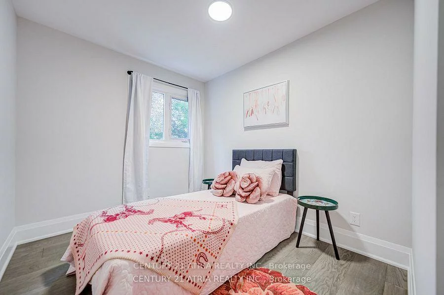 33, Sir Brandiles, Markham Village, Markham