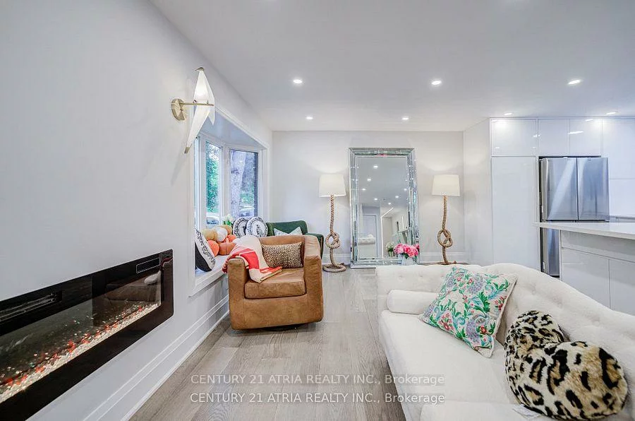 33, Sir Brandiles, Markham Village, Markham