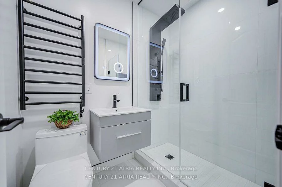 33, Sir Brandiles, Markham Village, Markham